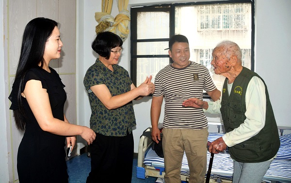 民革邵阳市委会开展中秋走访慰问抗战老兵活动